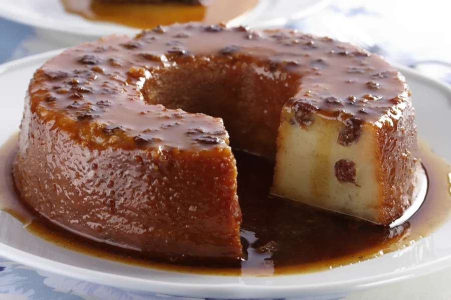 Aprenda a Fazer um Delicioso Pudim de Pão Caseiro com Toque Especial